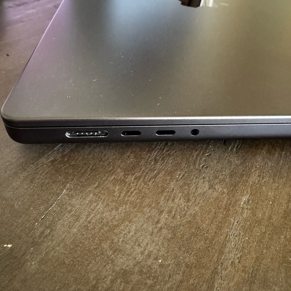 16” Apple MacBook Pro - Picture 3 of 7